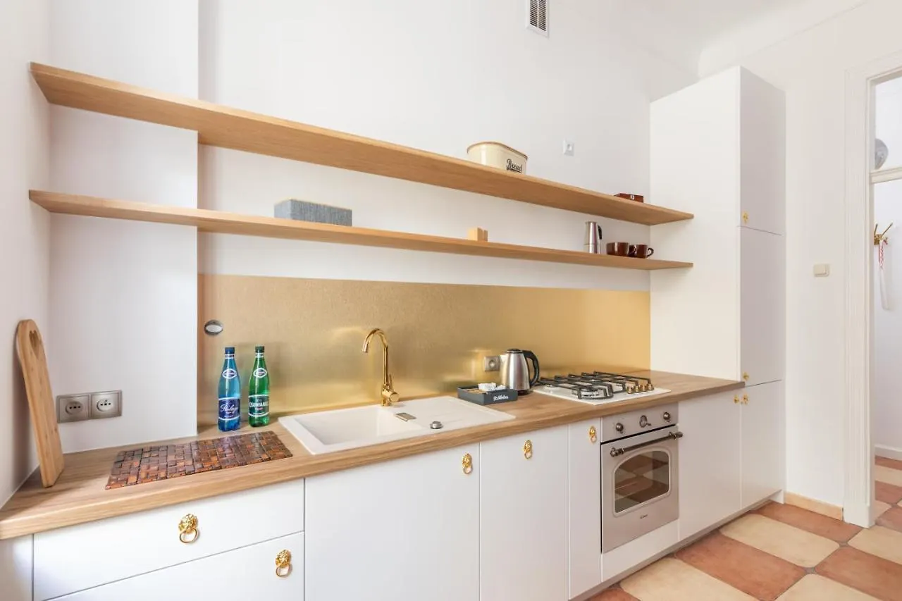 Rent Like Home - Hoza 39 Warsaw 0*,  Poland